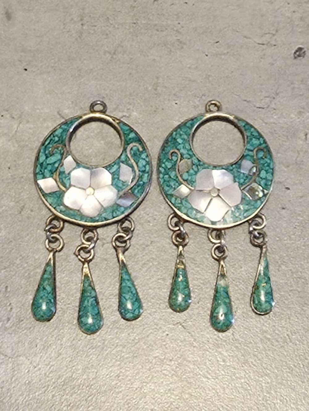 Pair of vintage Alpaca Mexico silver dangle earrings/turquoise/abalone shell
